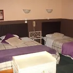 玛莫特酒店 2* 尼奥尔