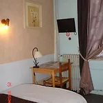 玛莫特酒店 2* 尼奥尔